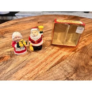 Vintage Santa and Mrs Claus Salt & Pepper Shakers Plastic Hong Kong Christmas